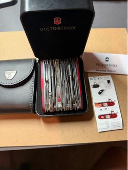 Victorinox 1.6795.XAVT Swiss Army SwissChamp Knife 83 Function Like New