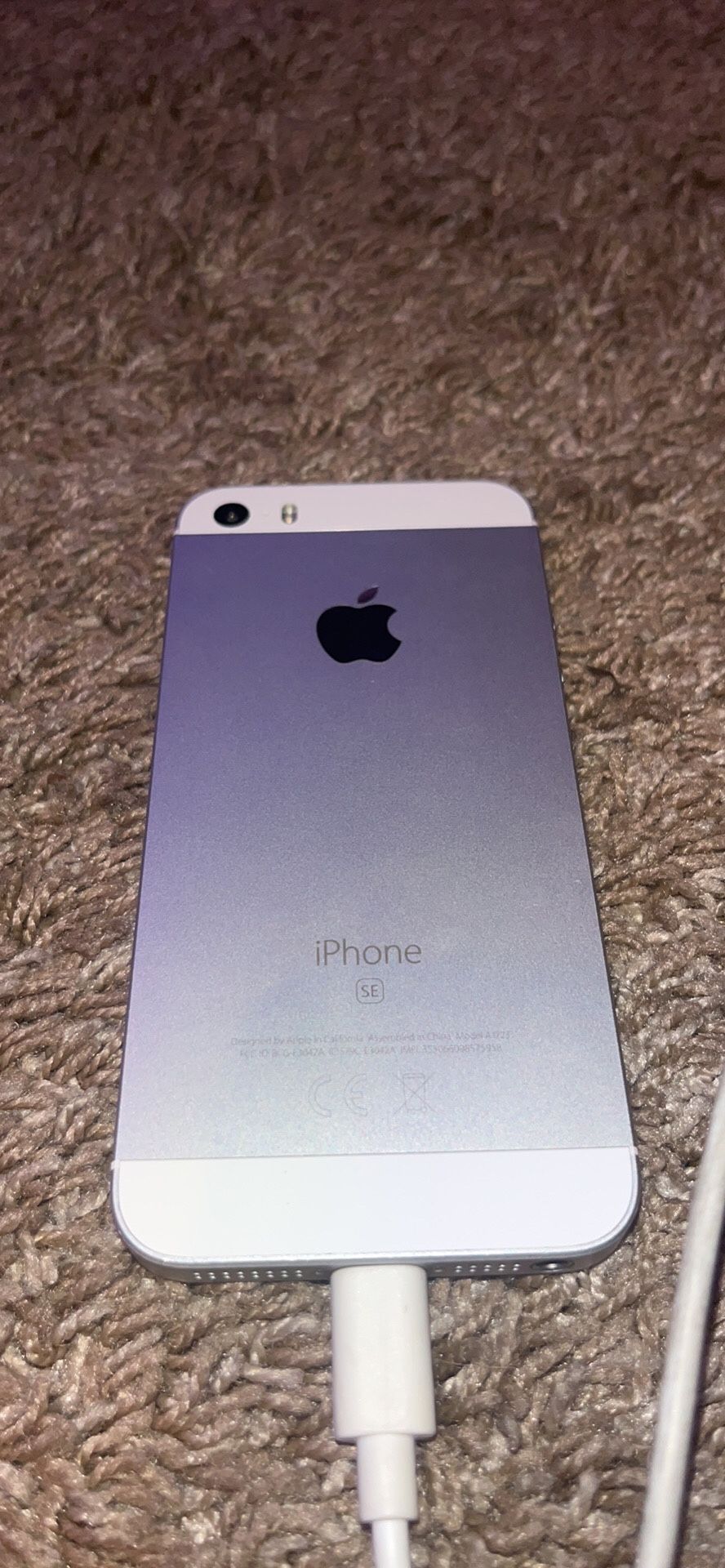 Unlocked iPhone SE (Silver)