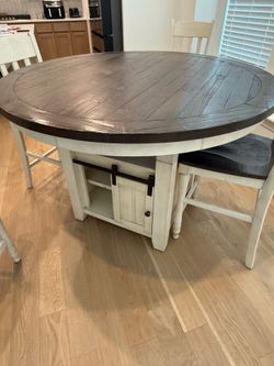 Farmhouse style dining table w/ 4 chairs