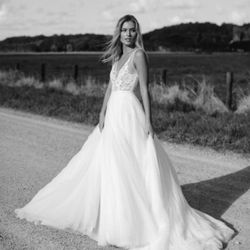  Made with love: willow wedding dress size 6