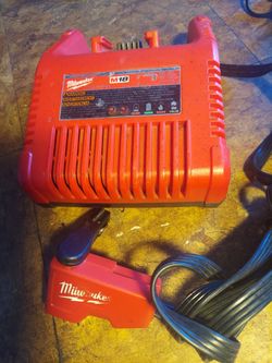 MILWAUKEE M18 BATTERY CHARGER HAS AC AND DC POWER