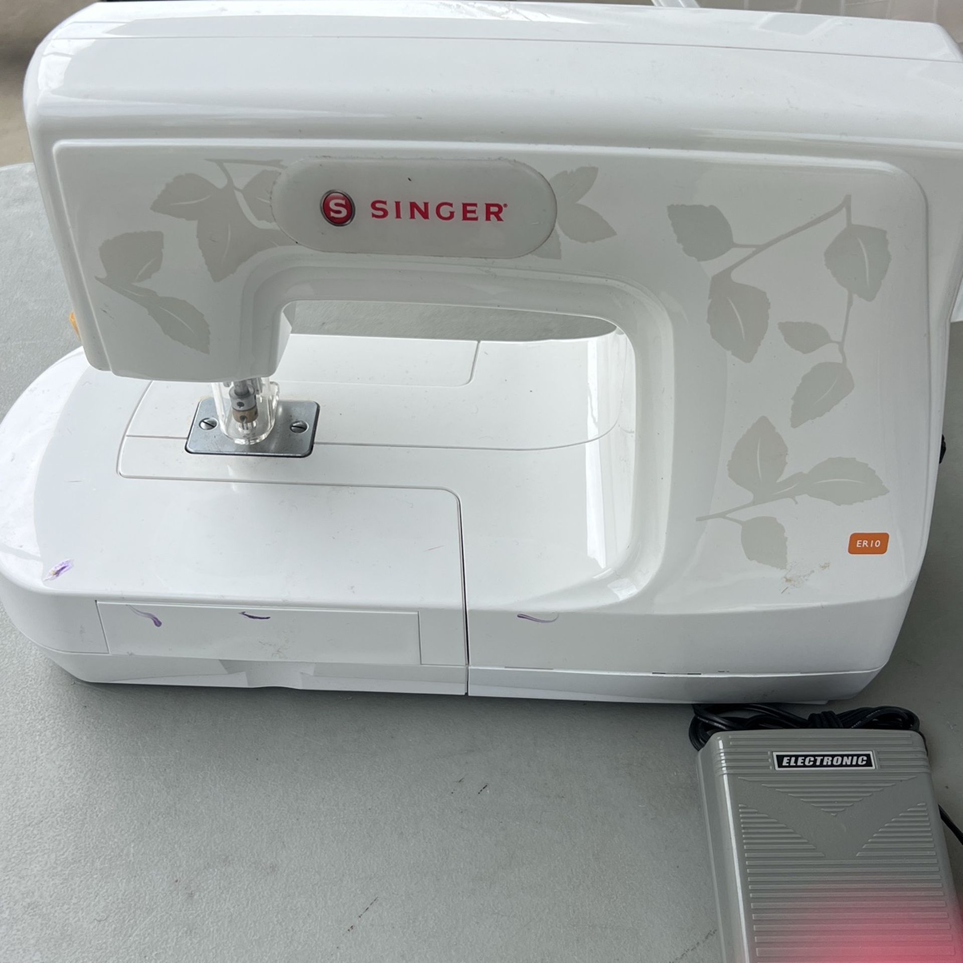 Singer Felting Machine And Supplies