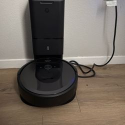 iRobot Roomba I7+
