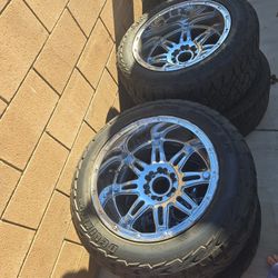 20x12 Fuel Wheels 6 Lug Universal