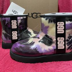 New! UGG Woman’s Classic Short ll Size 7 Waterproof 