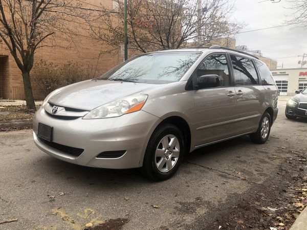 2009 Toyota Sienna LE / 1 owner for Sale in Chicago, IL - OfferUp