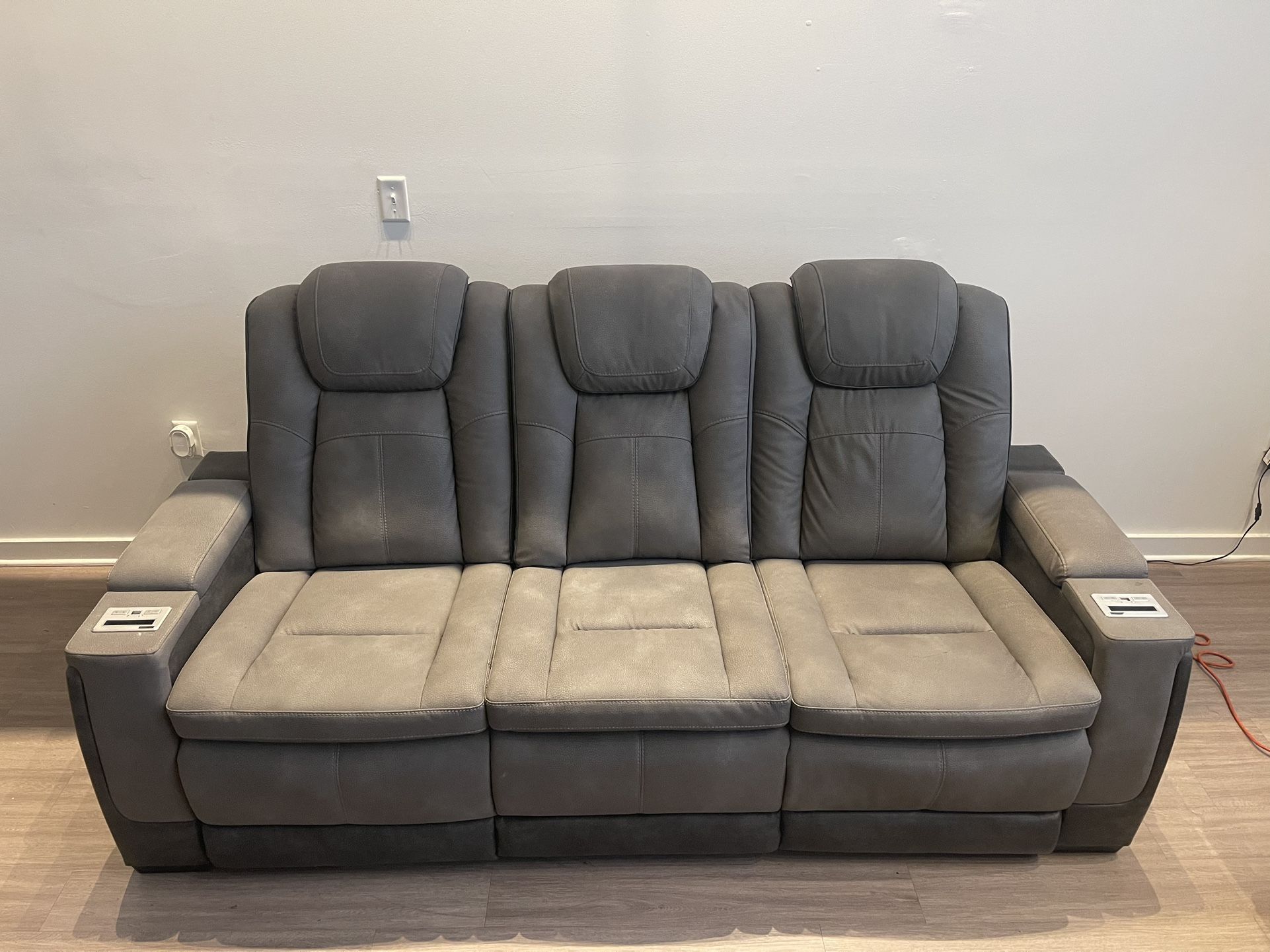 🚨 STEAL ALERT! Couches 