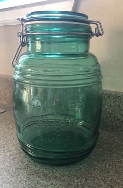 Glass jar