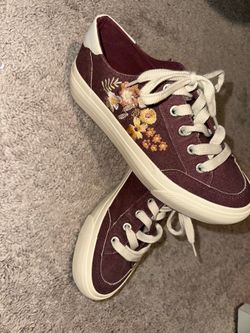 NEW-Blowfish Malibu Embroidered Sneakers-size 10