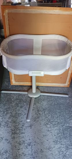 Hallo bassinet with sets of sheets $60.00 Excellent condition