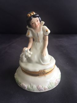 Disney Snow White New Lenox Collectors Treasure Box