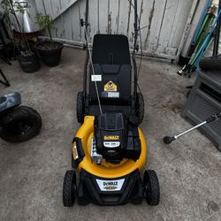 USED-  LIKE NEW lawn mower  Dewalt 163 cc 7.25 Ft LBS ( RWD ) REAR WHEEL DRIVE