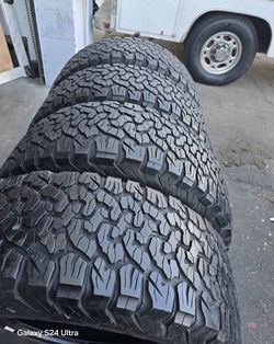 265 60 r18 BFGOODRICH KO2 I'm selling this set of tires with 80% life left on all 4
