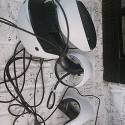 Playstation VR2 HEADSET And CONTROLLERS 