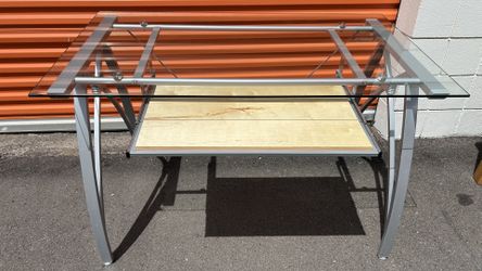 Realspace® Vista 48" W Glass top Computer Desk office home student desk L48”*W28”*H30”(address in description  👇delivery 🚚 available within 15 miles