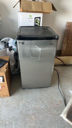 Sanyo Compact Mini Fridge