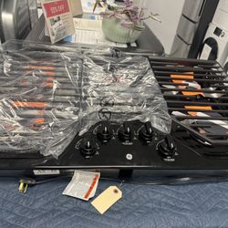 36 Inches Wide Black Gas Cooktop