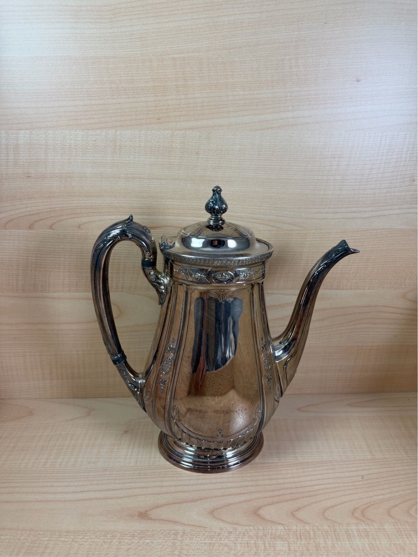 Reed & Barton 4072 - Antique Coffee/Tea Pot