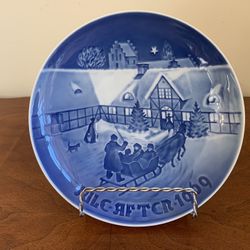Royal Copenhagen Bing Grondahl Denmark 1969 Jule arrival of Christmas guests decorative plate 7.25”
