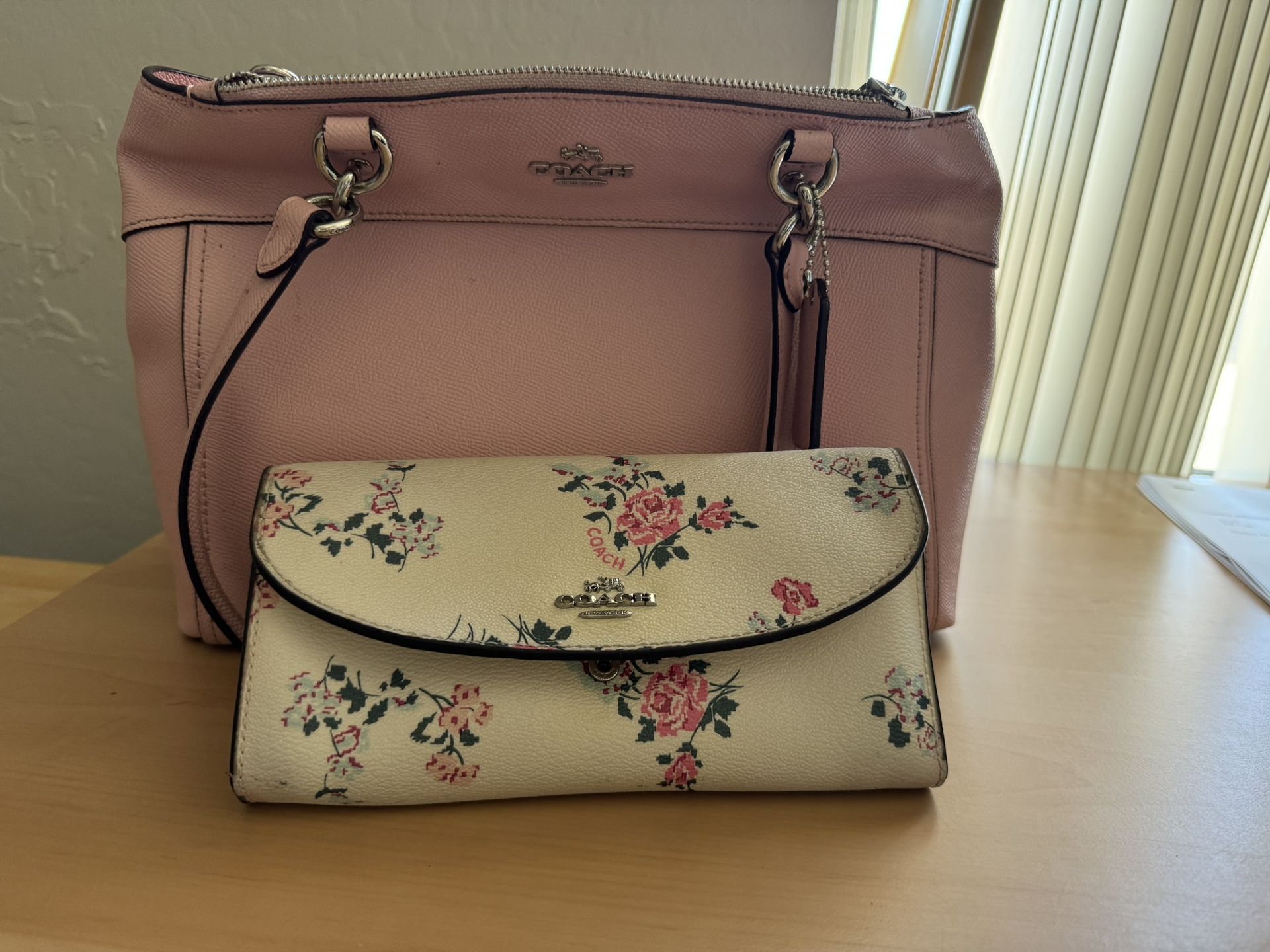 Authentic Coach Leather Purse & Wallet