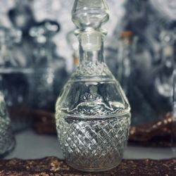 🥃 Vintage Crown Royal Whiskey Decanter with Stopper – 1980s Pressed Glass Royal Crown Pattern 🩵