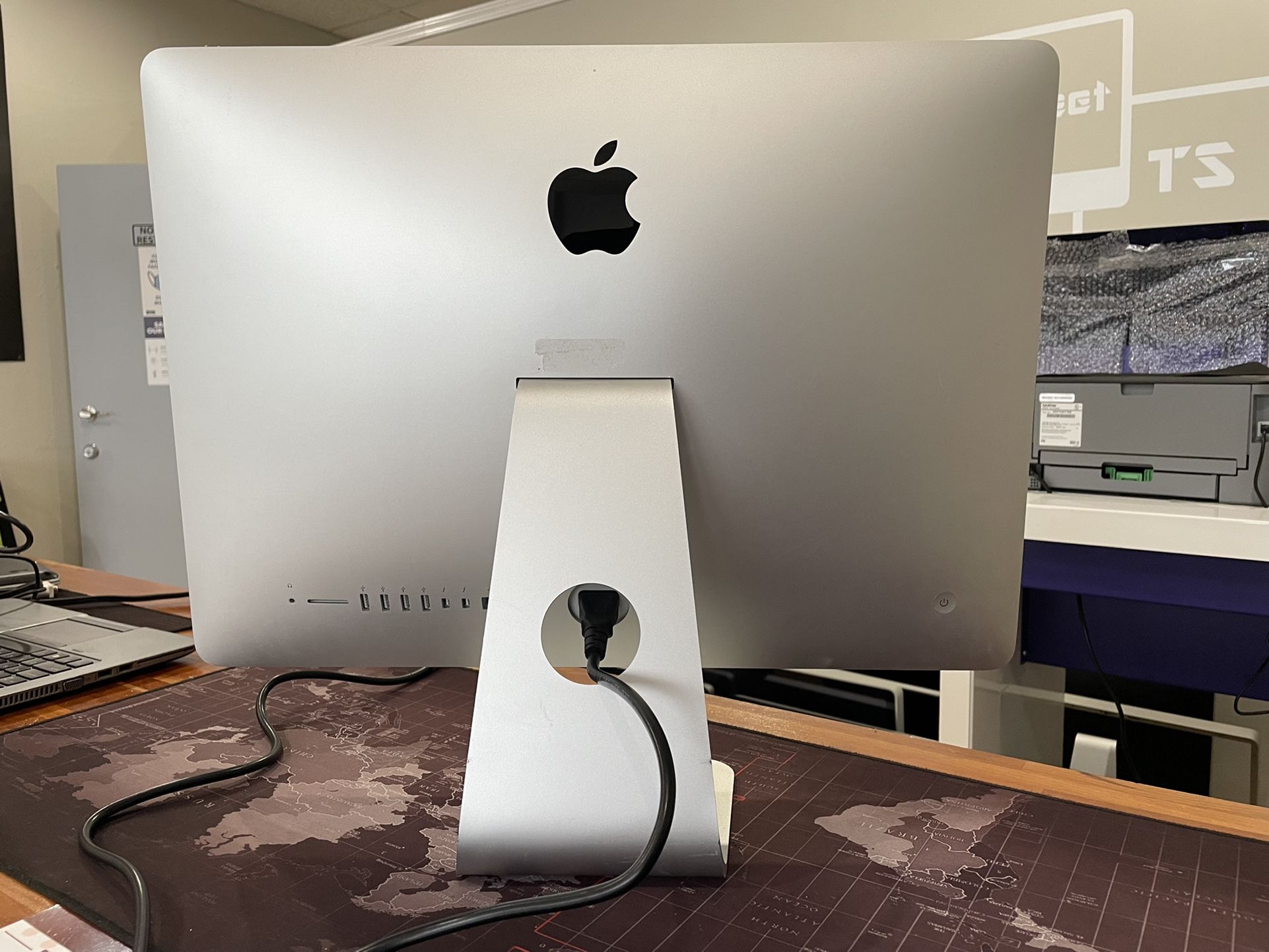 APPLE IMAC 21.5” 2.7Ghz i5 8GB//1TB OS CATALINA Fully Working!!!
