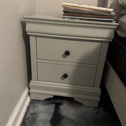 2 Nitestands And A Head And Footboard 