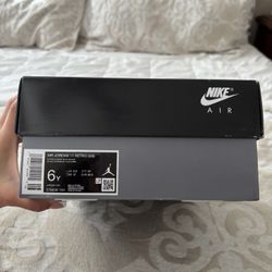 Used Jordan 11s Legend Blues ( Size 6y )