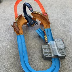 Hot Wheels Monster Trucks Scorpion Sting Raceway