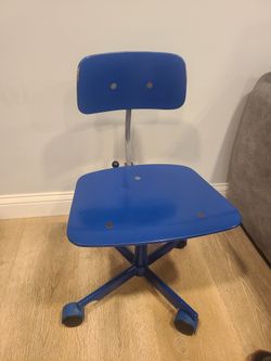 Adjustable Children's Swivel Chair