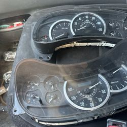 03-06 Escalade Clusters