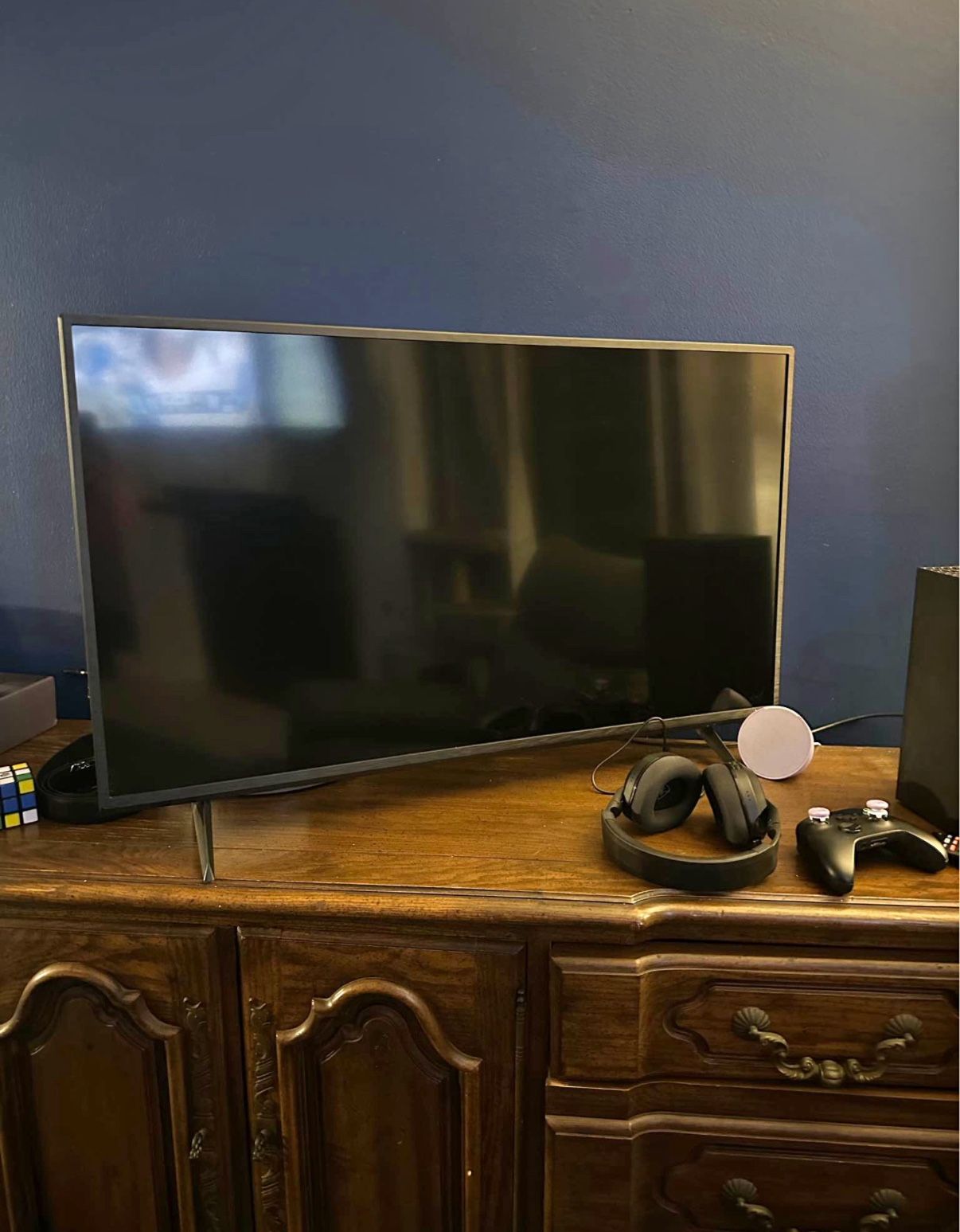 VIZIO D-Series 40” Smart TV (with wall mount)