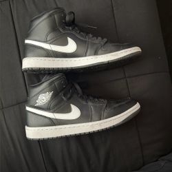 Jordan 1 Mid 