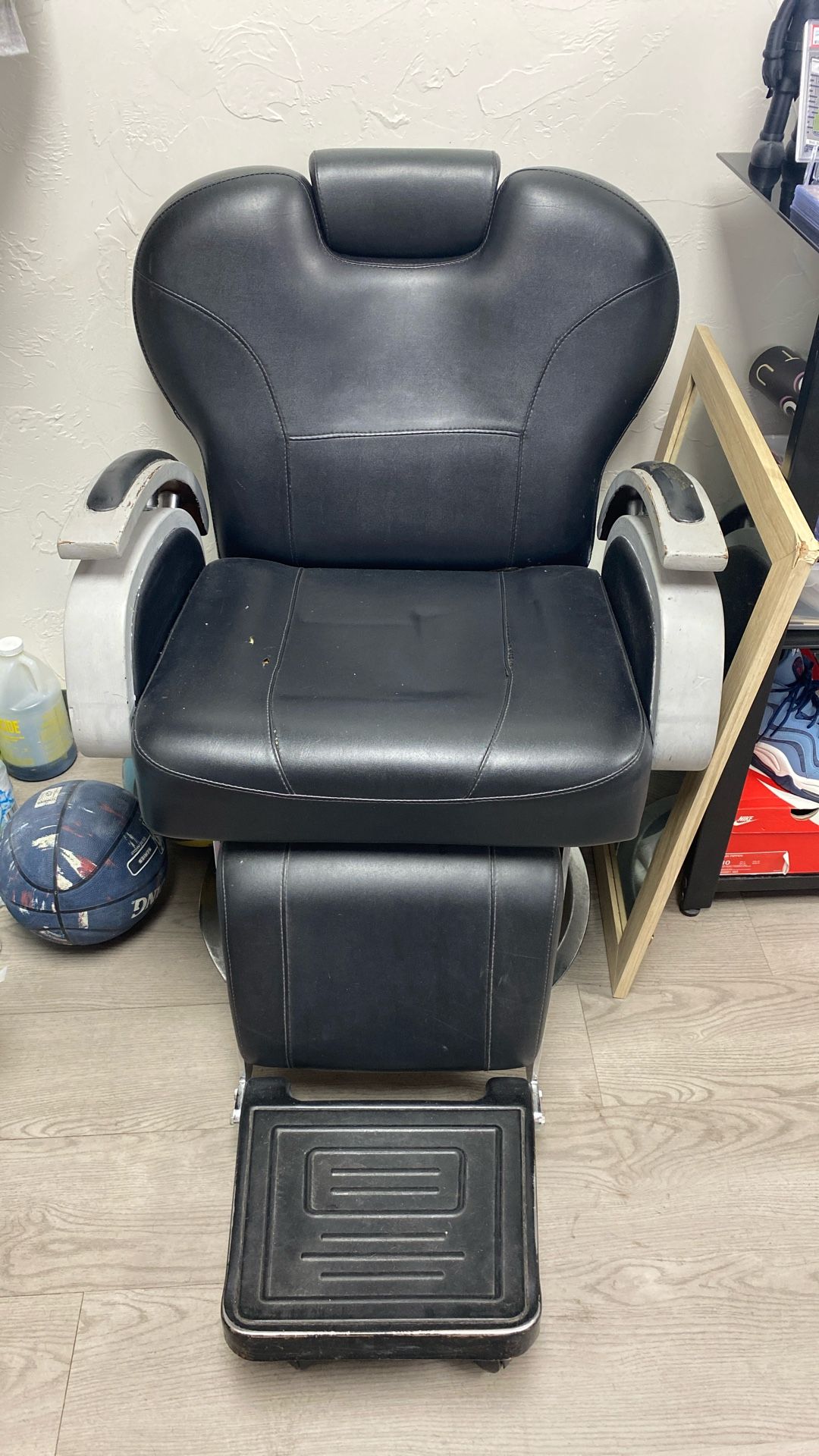 Barber Chair As Is $50 Must Pick Up Broadway And Plumer