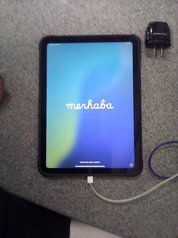 Ipad 10th Gen 256 Wi-fi + Like New!