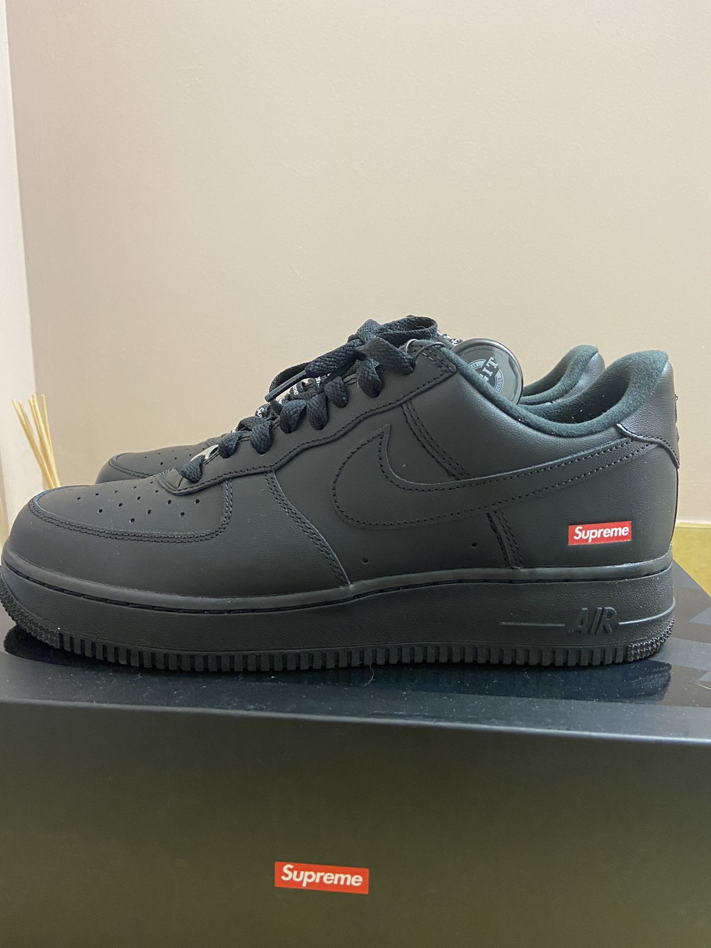 Authentic Nike Air Force 1 Low Supreme black Size 9 GREAT CONDITION