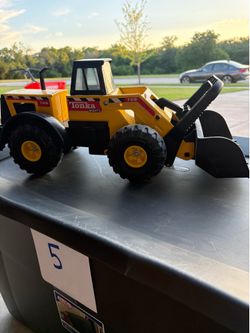 1999 Steel Tonka Mighty 728 Front Loader Toy