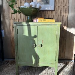 Vintage Green Distressed Wood Painted Side Table Cabinet Night Stand Storage Patina Shabby Cottage 