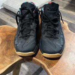 Nike LeBron 11 Low black gum