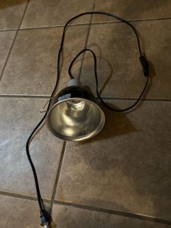 Reptile enclosure with heat dome and heat mat