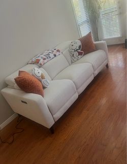 Like-New Reclining Couch – Less Than 1 Year Old