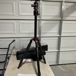 Pro Grade Tripod Geekoto