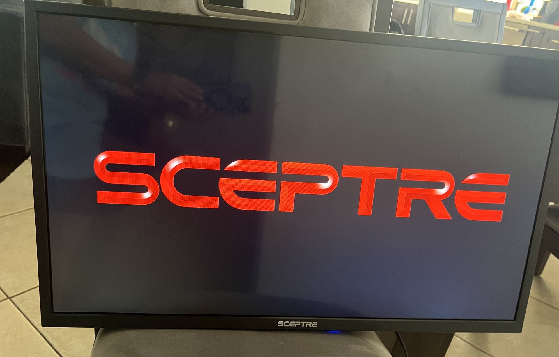 Flatscreen Tv W/Remote -Easy Set Up
