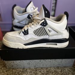 Military black Jordan 4