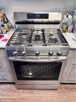 Samsung smart gas stove, details in pictures