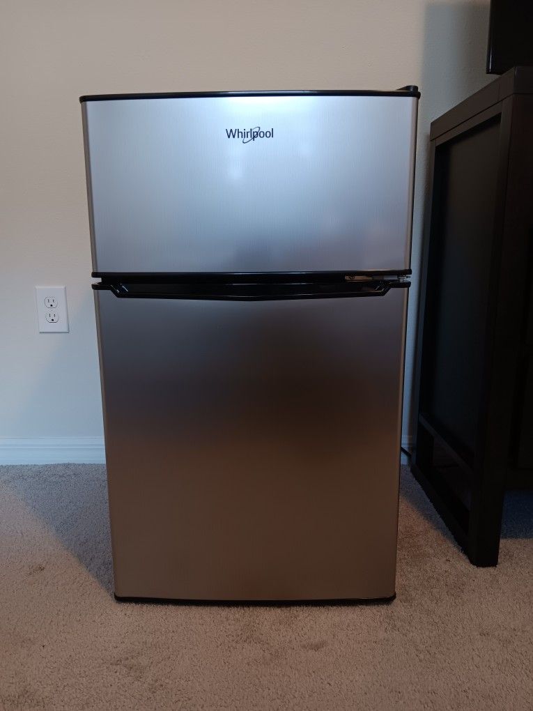 Whirlpool 3.1 cu ft Mini Refrigerator Stainless Steel WH31S1E