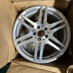 $450 - OBO - 01 MERCEDES AMG RIM 18” + Mercedes E-350 whole set of original matts and trunk rubber bed