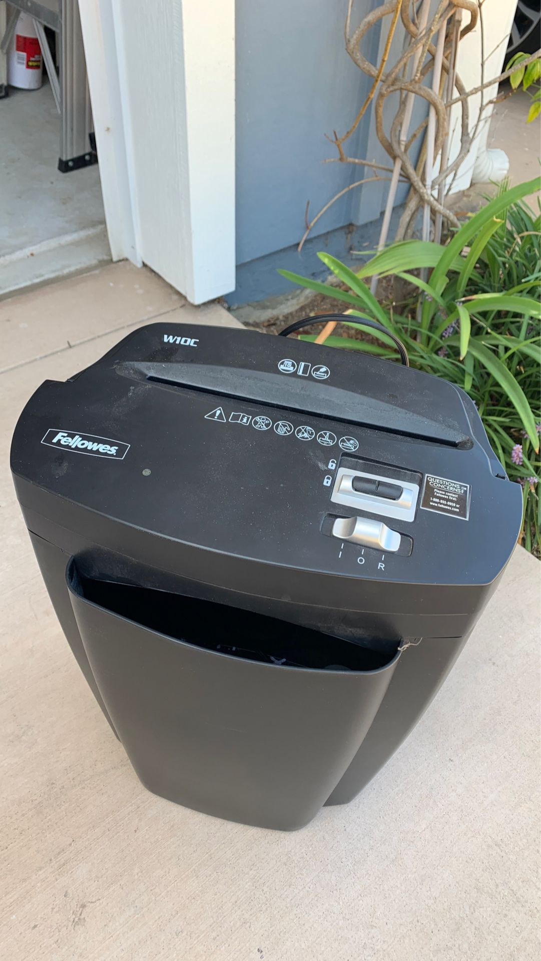 Fellowes paper shredder