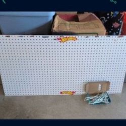 Hot Wheels Peg Board With 21 Peg Hooks
