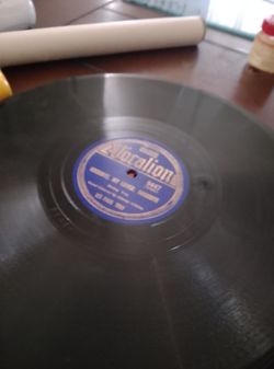 Velvet tone , Paramount ,Columbia ,Perfect , Okeh, Jewel,Rca victor , Victor , Vinyl records